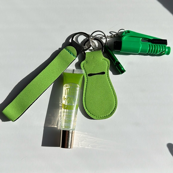 Green Letter Keychain - Picture 3 of 14